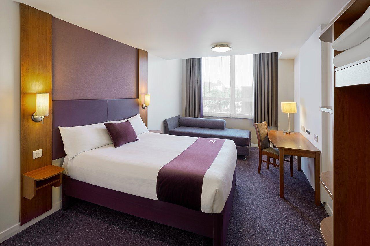 Premier Inn Edinburgh Princes Street エクステリア 写真