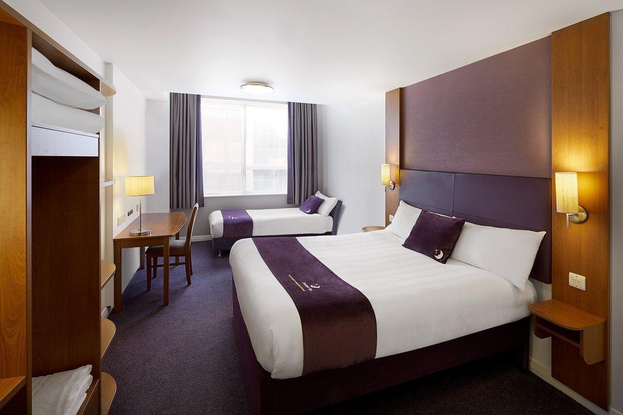 Premier Inn Edinburgh Princes Street エクステリア 写真