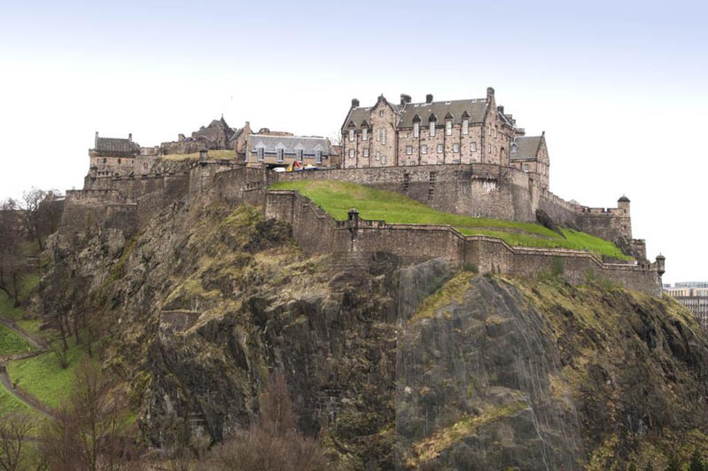 Premier Inn Edinburgh Princes Street エクステリア 写真
