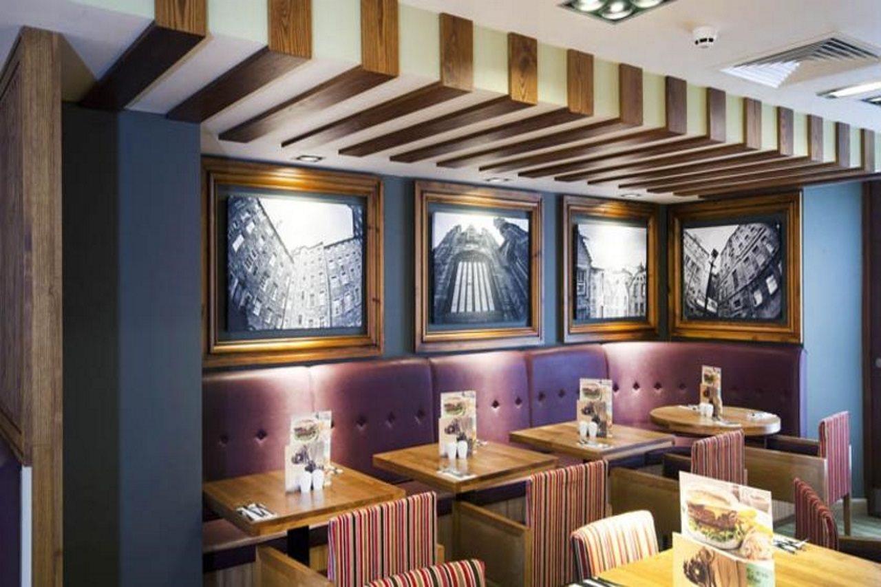 Premier Inn Edinburgh Princes Street エクステリア 写真