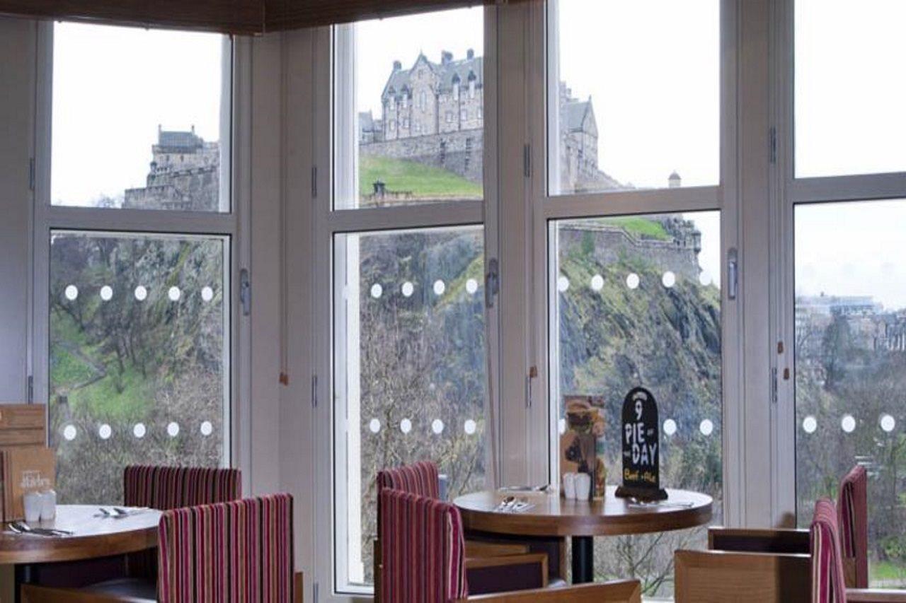 Premier Inn Edinburgh Princes Street エクステリア 写真